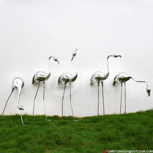 Garden Decorated with Stainless Steel Flamingo Metal Statue