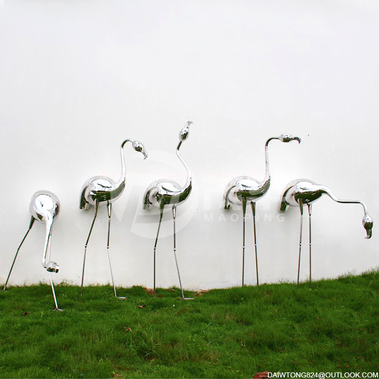Garden Decorated with Stainless Steel Flamingo Metal Statue