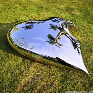 Metal Heart shaped Mirror Polished Sculpture